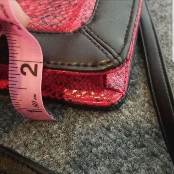 JL Womens Red & Black Snakeskin Embosse Medium Crossbody Bag - New - Picture 6 of 12